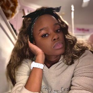 Meet your Posher, Adealia